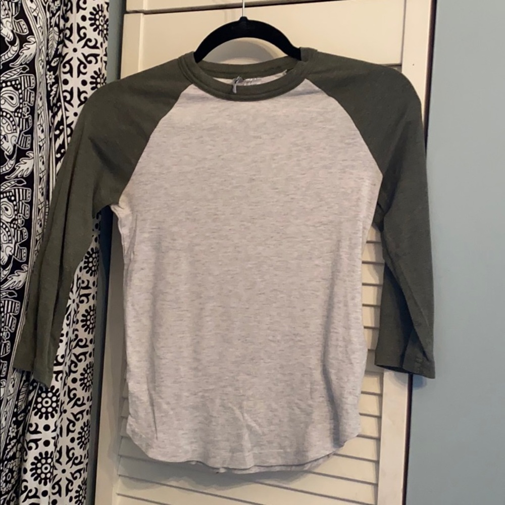 Quarter sleeve shirt